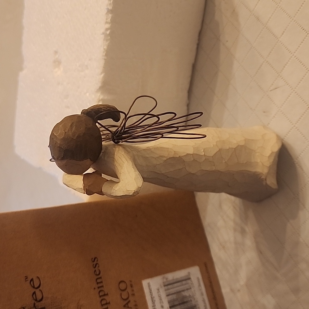 Willow Tree Angel of Happiness Box included - Picture 3 of 5